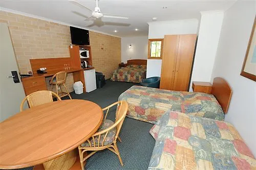 Caboolture Riverlakes Boutique Motel 4*,